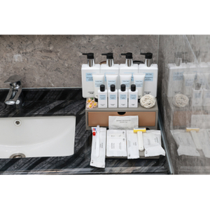 Juego de champú, acondicionador, gel de baño y loción corporal de plantas naturales de Luxury Hotel 